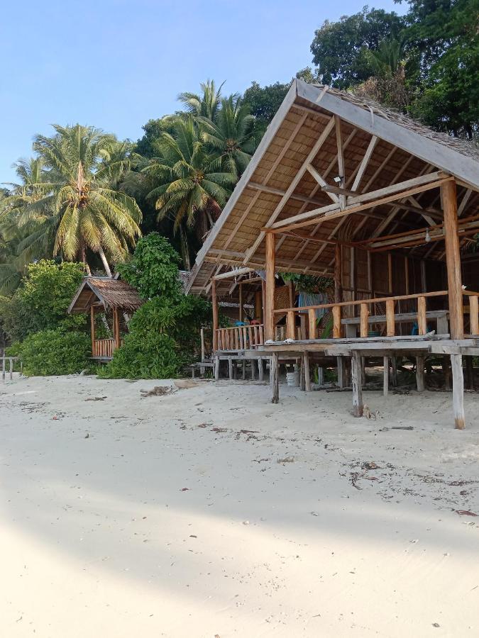 Amfriwen Homestay Yennanas Besir エクステリア 写真