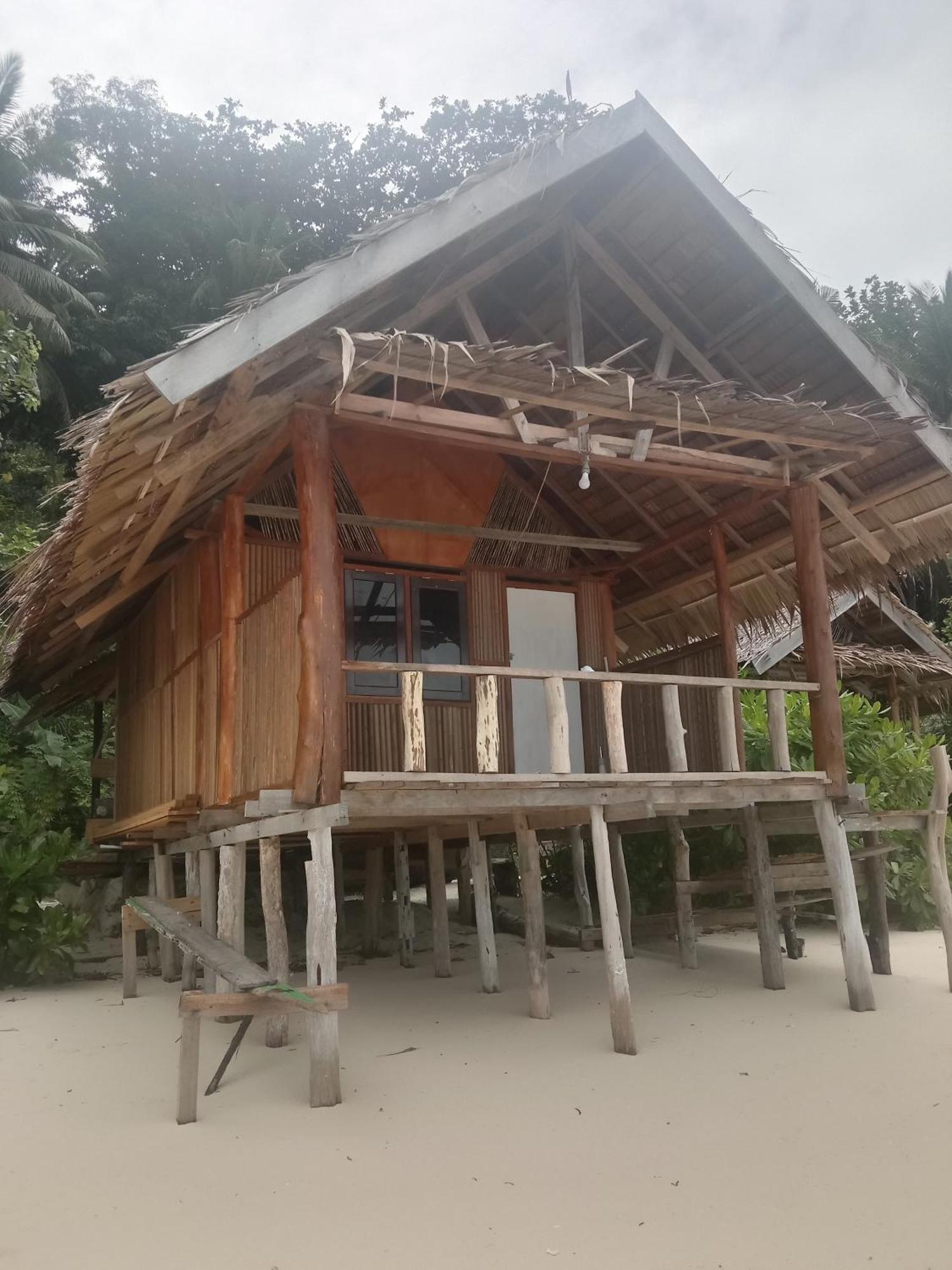 Amfriwen Homestay Yennanas Besir エクステリア 写真